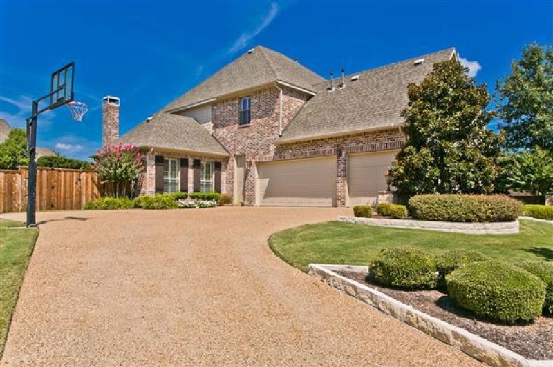    Drive to Oversized   Car Garage 