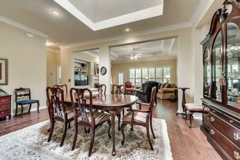    Formal Dining Room 