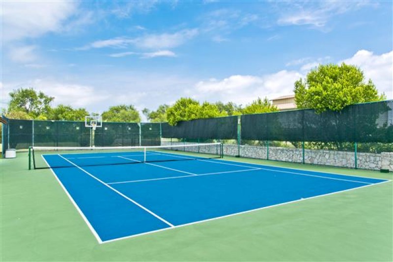    Full Tennis Court 