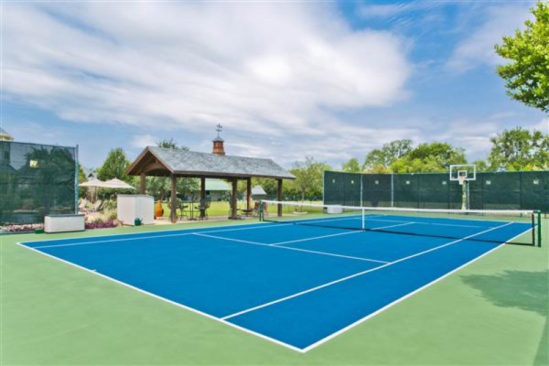    Tennis Court 