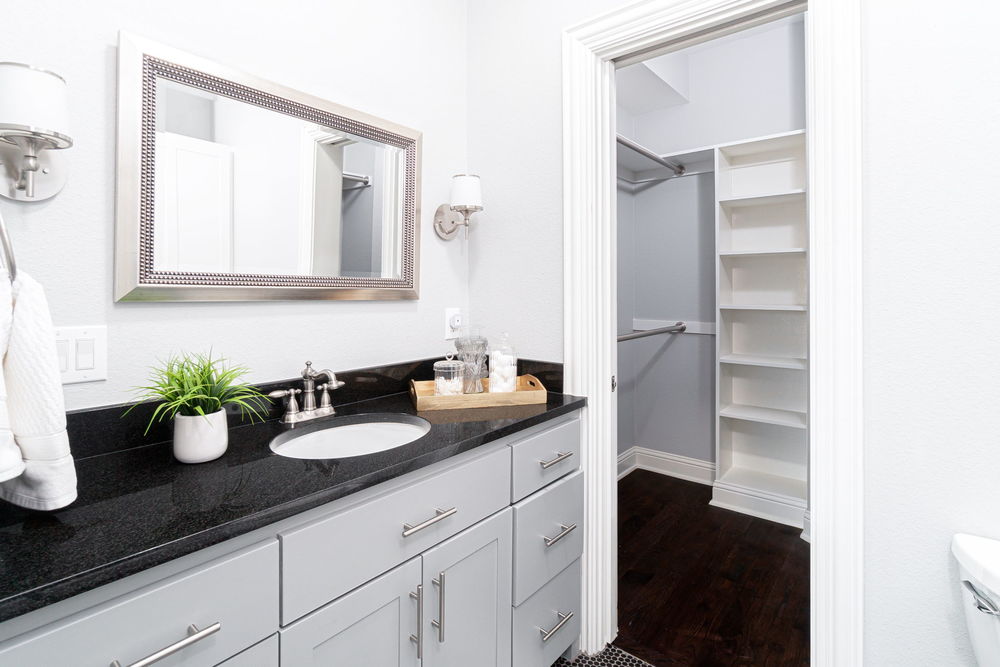 Ensuite Full Bathroom