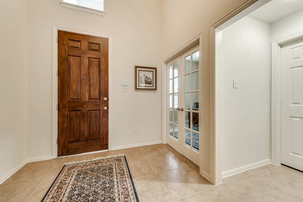    Entry with Soaring Ceilings 