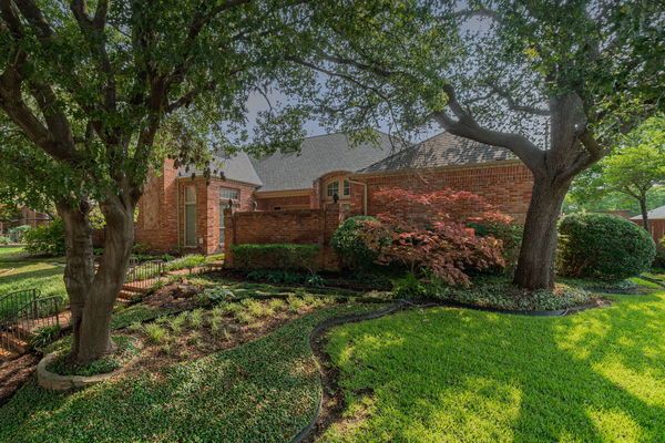   9506 Moss Haven Drive,	 Oak Highland Estates, Dallas  